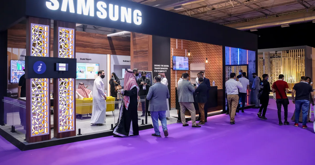 تسويق تجربة الضيافة السعودية: كيف تستخدم الفنادق والمنتجعات الفاخرة تقنيات الواقع المعزز والتخصيص الذكي لجذب السياح في 2026