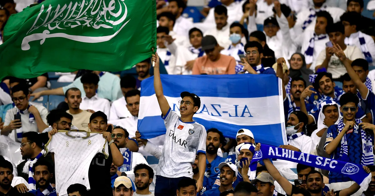 الاستثمارات السعودية تعيد تشكيل الدوري الإنجليزي: عصر جديد لكرة القدم والجماهير الأمريكية - صقر الجزيرة