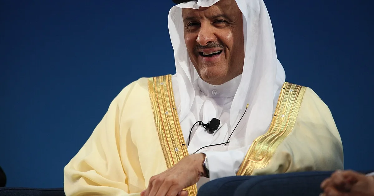 ما هي التحديات التي تواجه تطوير السياحة الفضائية التجارية في السعودية؟